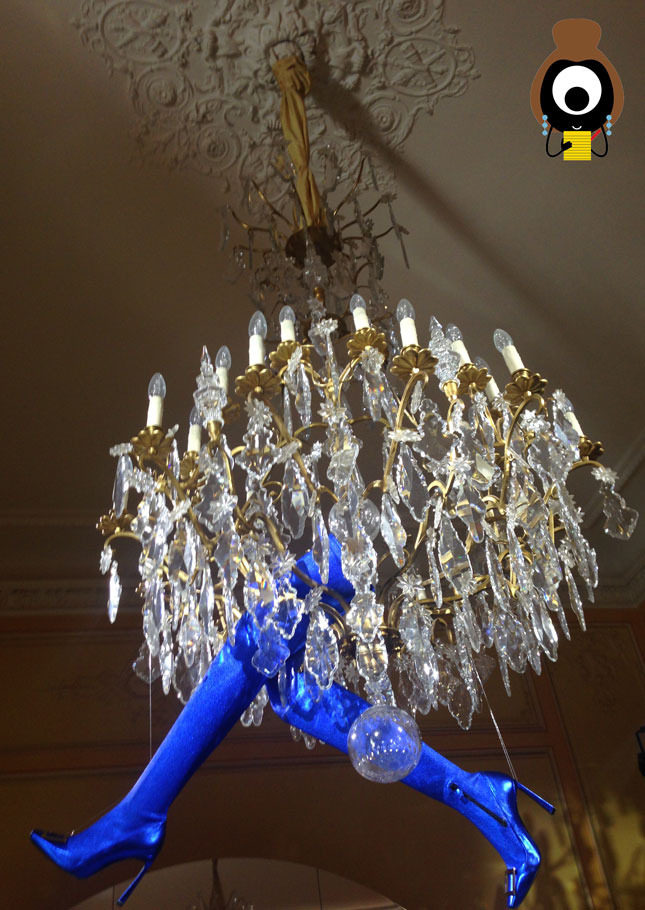 The peacock shoe pecks out the plain handbag