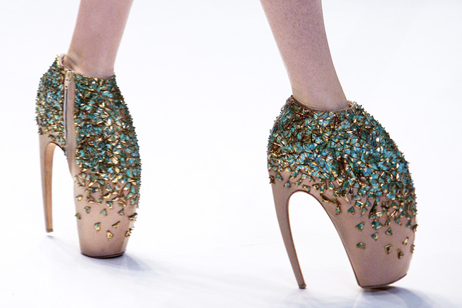  Alexander McQueen     Armadillo